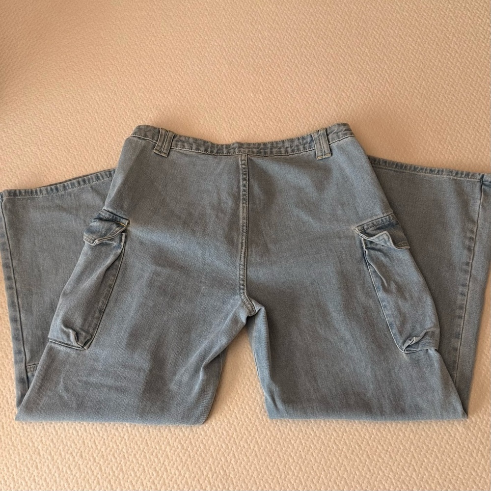 PrettyLittleThing Light Blue Cargo Pants - Picture 3 of 5
